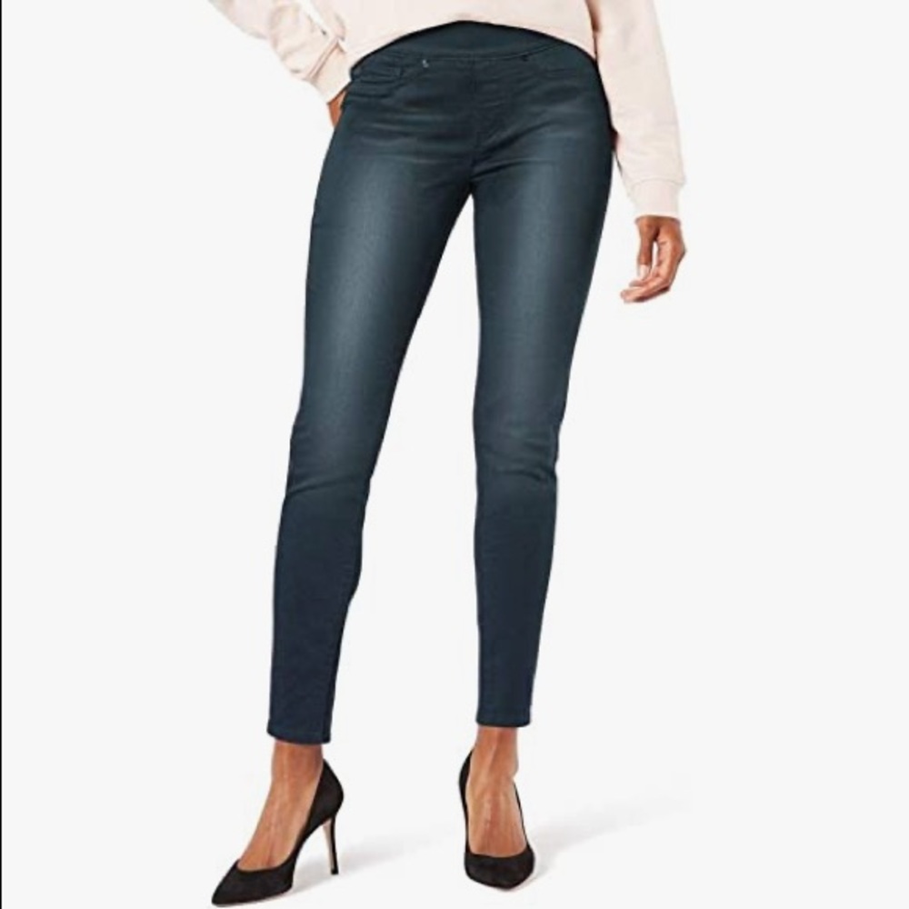 NWT Levi’s Gold Pull On Skinny Jeans